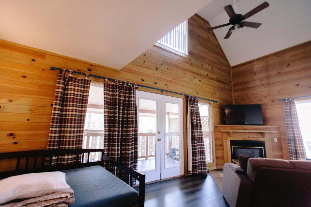 I Stayed at 29 Amazing Helen GA Cabin Rentals: My Experience 17