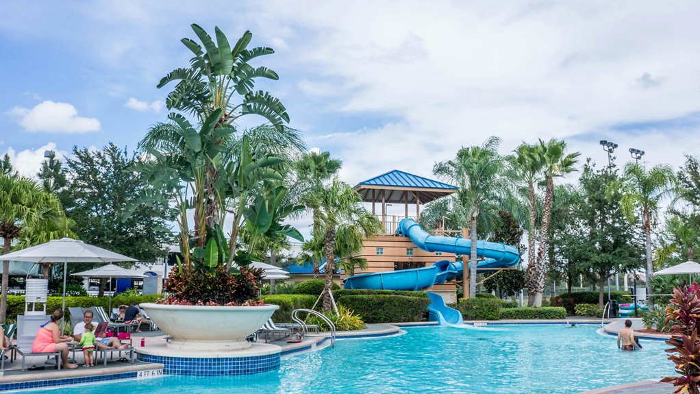couples fun water escapes