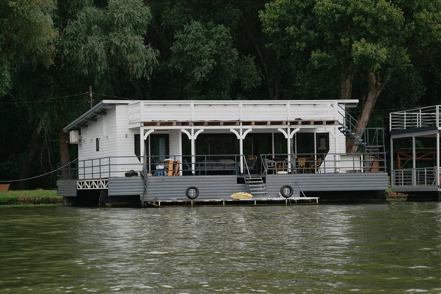 river side cozy cabins