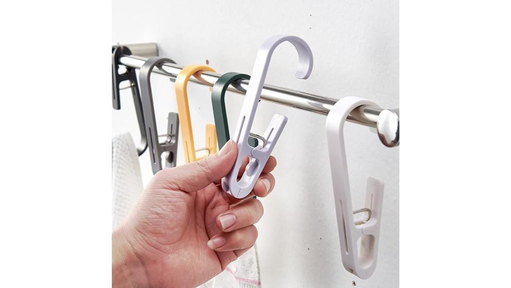 eight plastic hook clips